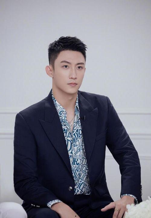 黄景瑜恋情爆料最新情况,神秘女友身份曝光,恋情细节引热议